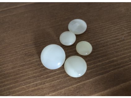 Halenkový knoflík v špinavě bílé  barvě, 4 velikosti