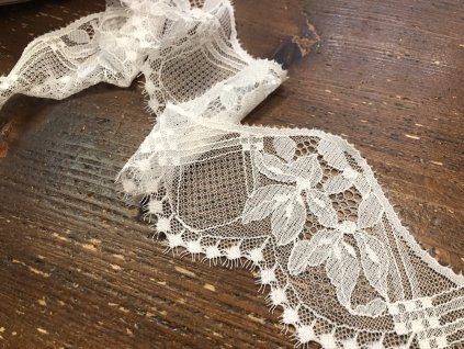 Jemná bílá krajka dorůžova, 6,5cm