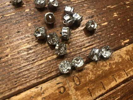 Halenkový knoflík se štrasem, 8mm