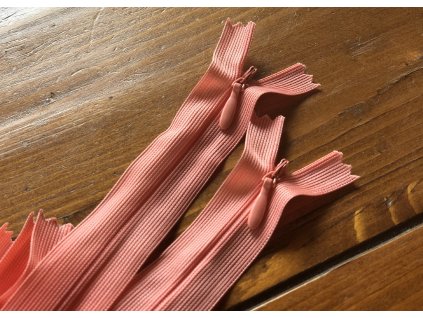 Skrytý zip v korálově růžové barvě  22cm, 35cm, 50cm, 60cm