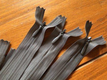 Tmavě šedý skrytý zip  22cm, 35cm, 50cm, 60cm