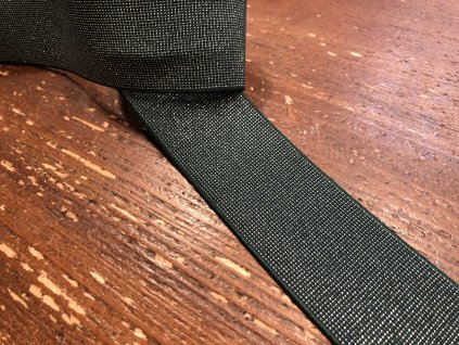 Široká tmavě zelená guma s lurexem, 40mm