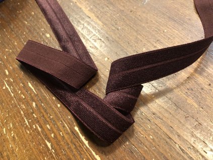 Tmavě hnědá lemovací guma, 19 mm