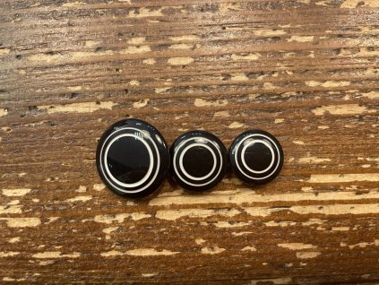 Černo bílý knoflík 21,6mm , 16,5mm , 15,3mm