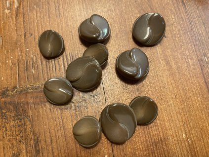 Hnědý lesklý knoflík 17,8mm , 22,8mm