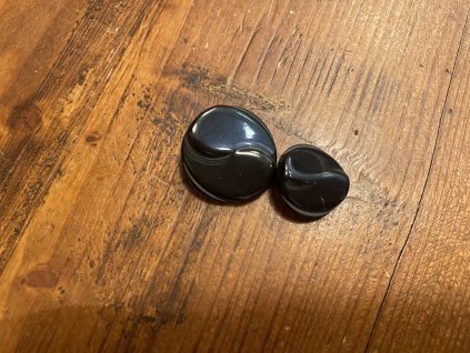 Černý lesklý knoflík 17,8mm , 22,8mm