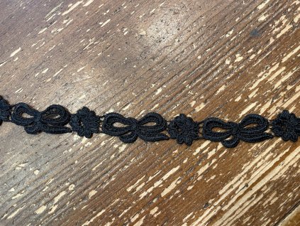 Černá krajka s máslíčky ve stylu DG, 1,8cm