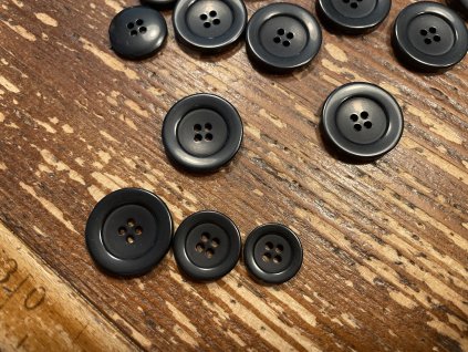 Černý knoflík 15,2mm , 17,8mm , 22,8mm