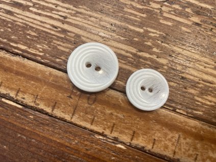 Sněžně bílý knoflík s vroubky 19mm , 25mm