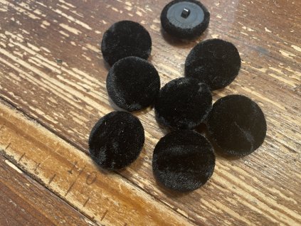 Černý sametový knoflík 27mm