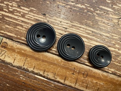 Černý knoflík s vroubky 19mm , 24mm , 40mm
