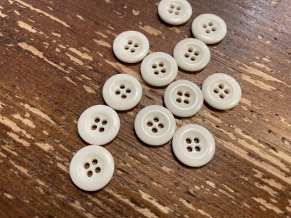 Smetanový čtyřdírkový knoflík 15mm
