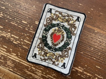 Našívací aplikace ve tvaru karty