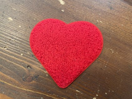 Nažehlovací aplikace ve tvaru srdce