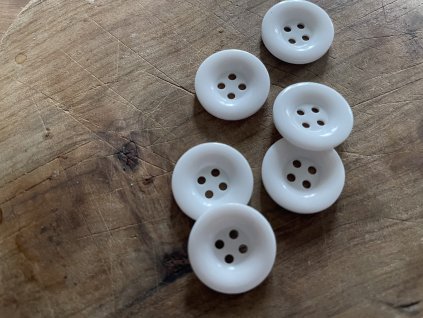 Bílý čtyřdírkový knoflík, 17mm
