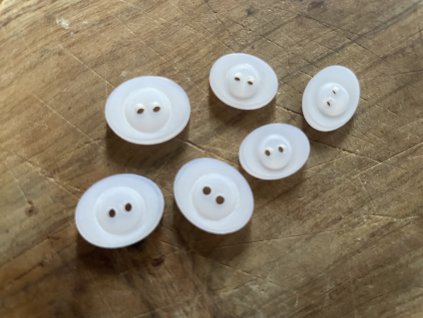Bílý oválný knoflík, 14mm a 16mm