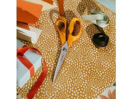 c8a549e43660ef3b2e7f0ca65462cf25 1075038 fiskars classic large universal scissors 25cm environmet 02 1x1