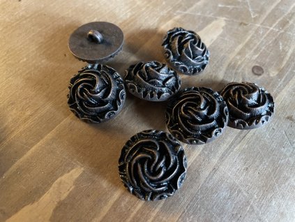 Plastový knoflík s ornamentem v měděné barvě, 24mm