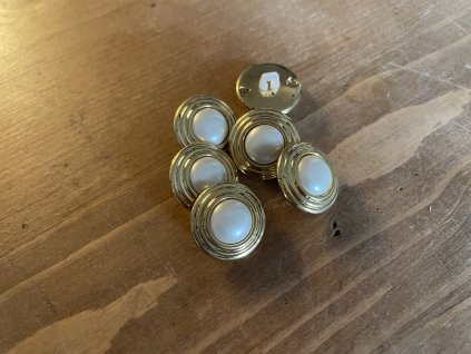 Zlatý plastový knoflík s perličkou, 19mm