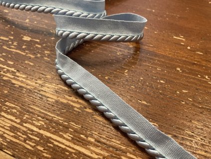 Světle modrá kroucená paspulka, 7,5mm