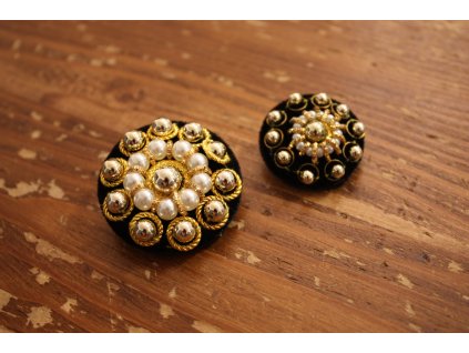 Ručně vyšitý knoflík, design Dolce & Gabbana