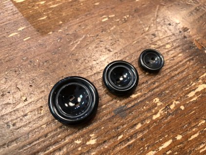 Černý lesklý knoflík, 3 velikosti