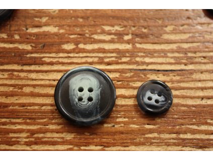 Melírovaný čtyřdírkový knoflík