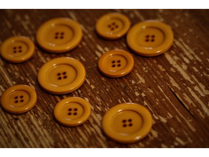 Okrový knoflík ve 2 velikostech