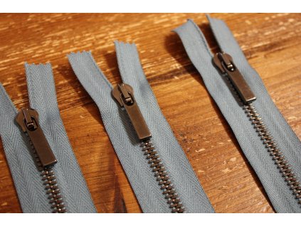 Šedomodrý zip T8, 50 cm