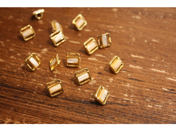 Zlatý knoflík s perleti, 11mm