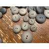 Matný  hnědý knoflík 26,7mm , 21,6mm , 16,5mm