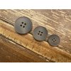 Hnědý dvoubarevný knoflík 15,3mm , 21,6mm , 26,7mm