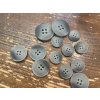 Světle šedý dvoubarevný knoflík 15,3mm , 21,6mm , 26,7mm