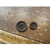 Tmavě hnědý knoflík z přírodního paroží 14mm , 20,4mm