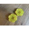 Plastový knoflík ve tvaru kytičky, 3,5cm