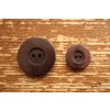 Hnědý kabátový  knoflík