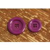 Fialový knoflík ve 2 velikostech