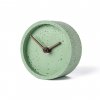Stolové hodiny z betónu CLOCKIES, 10cm, okrúhle, zelené