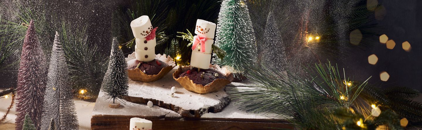 Slavnostní koláče se sněhuláky, které rozzáří každého