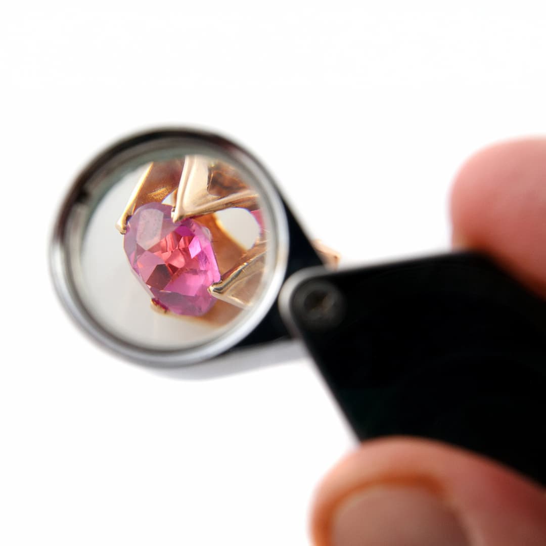 Pět základních pravidel bezpečného nákupu drahokamu