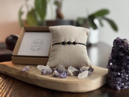 Shambala náramek s Onyxem a mezikorálky pozlacené žlutým 24k zlatem