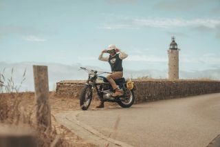 Age of Glory je značka vintage motocyklového oblečení inspirovaná klasickou jezdeckou kulturou a nadčasovým designem. Naše...