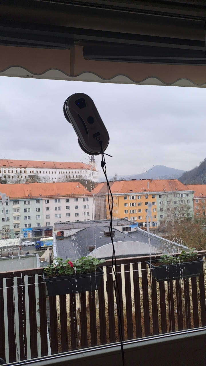 Recenze – vysoké okno