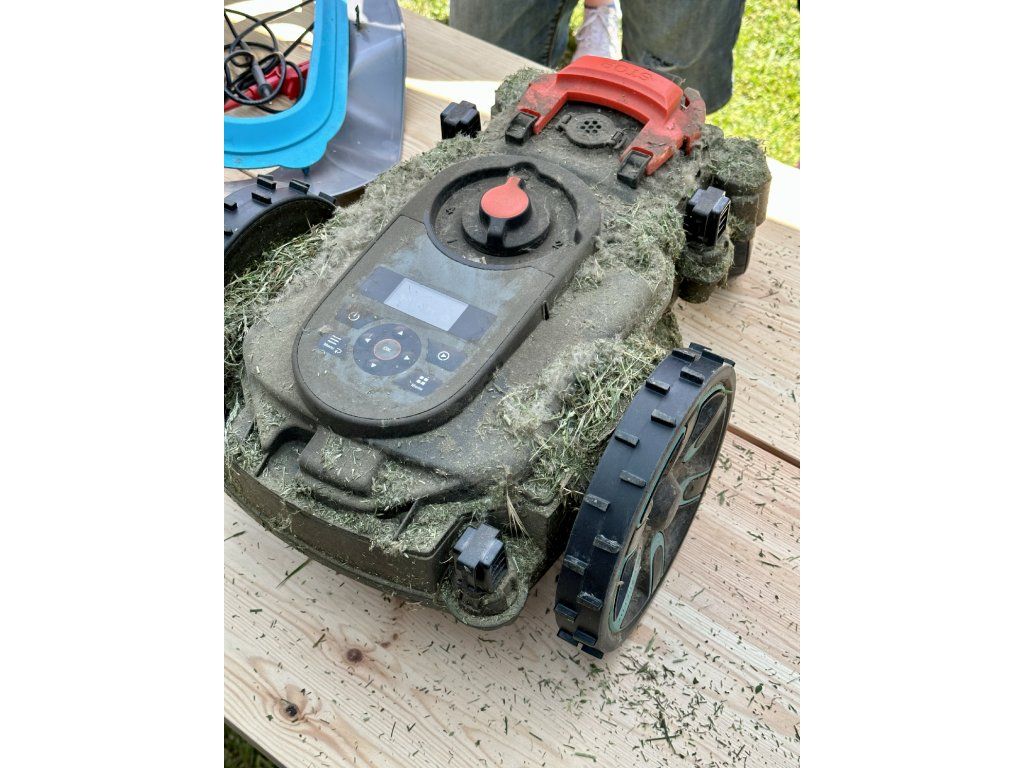 Jak zazimovat robotickou sekačku a bazénový vysavač
