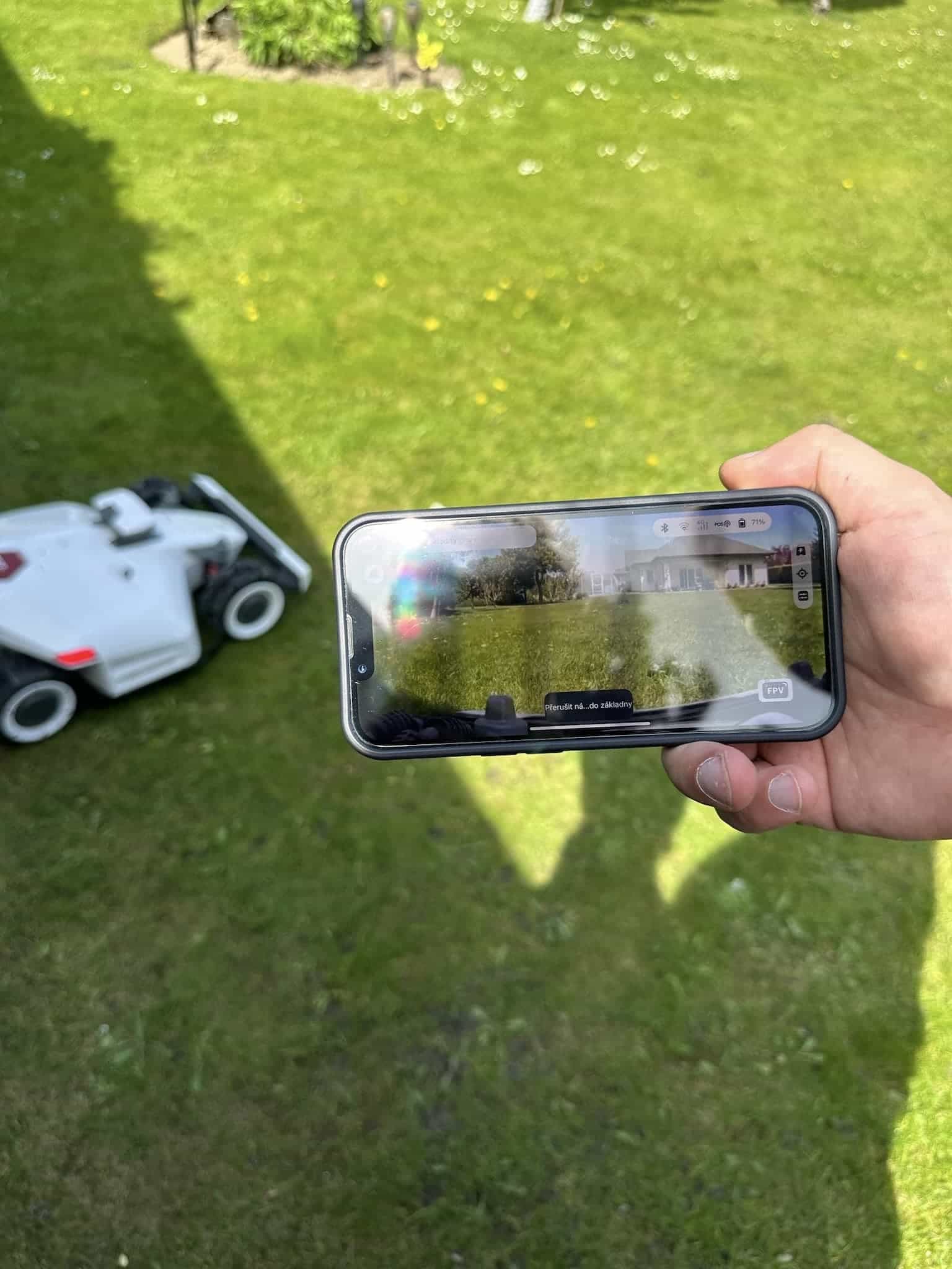 Instalace robotické sekačky LUBA 2 v Kladně