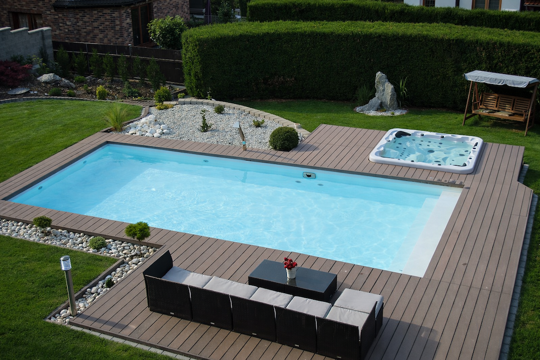 Jak vybrat robotický vysavač podle velikosti bazénu a jeho povrchu