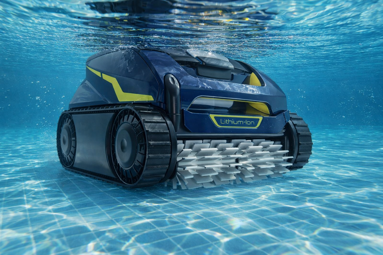 Robotický vysavač Zodiac RF 5400iQ na dně bazénu