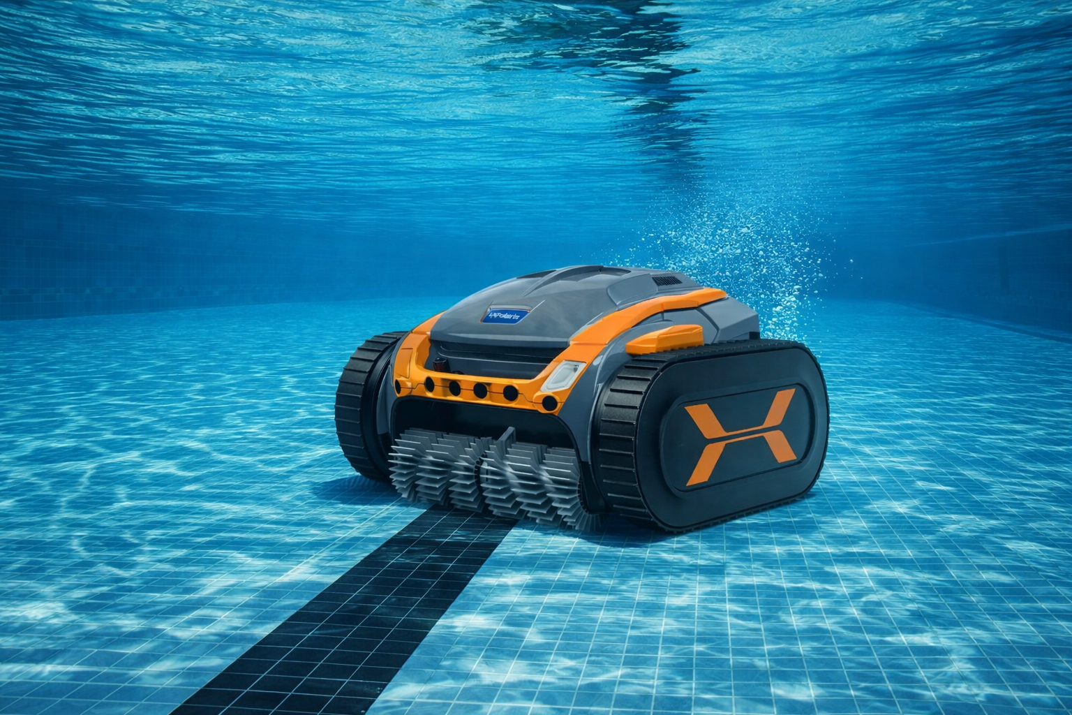 Robotický bazénový vysavač Zodiac TRX 8700 iQ Vortrax při čištění dna