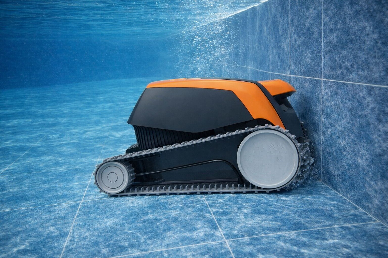 Robotický bazénový vysavač Dolphin E20 při čištění dna a stěn