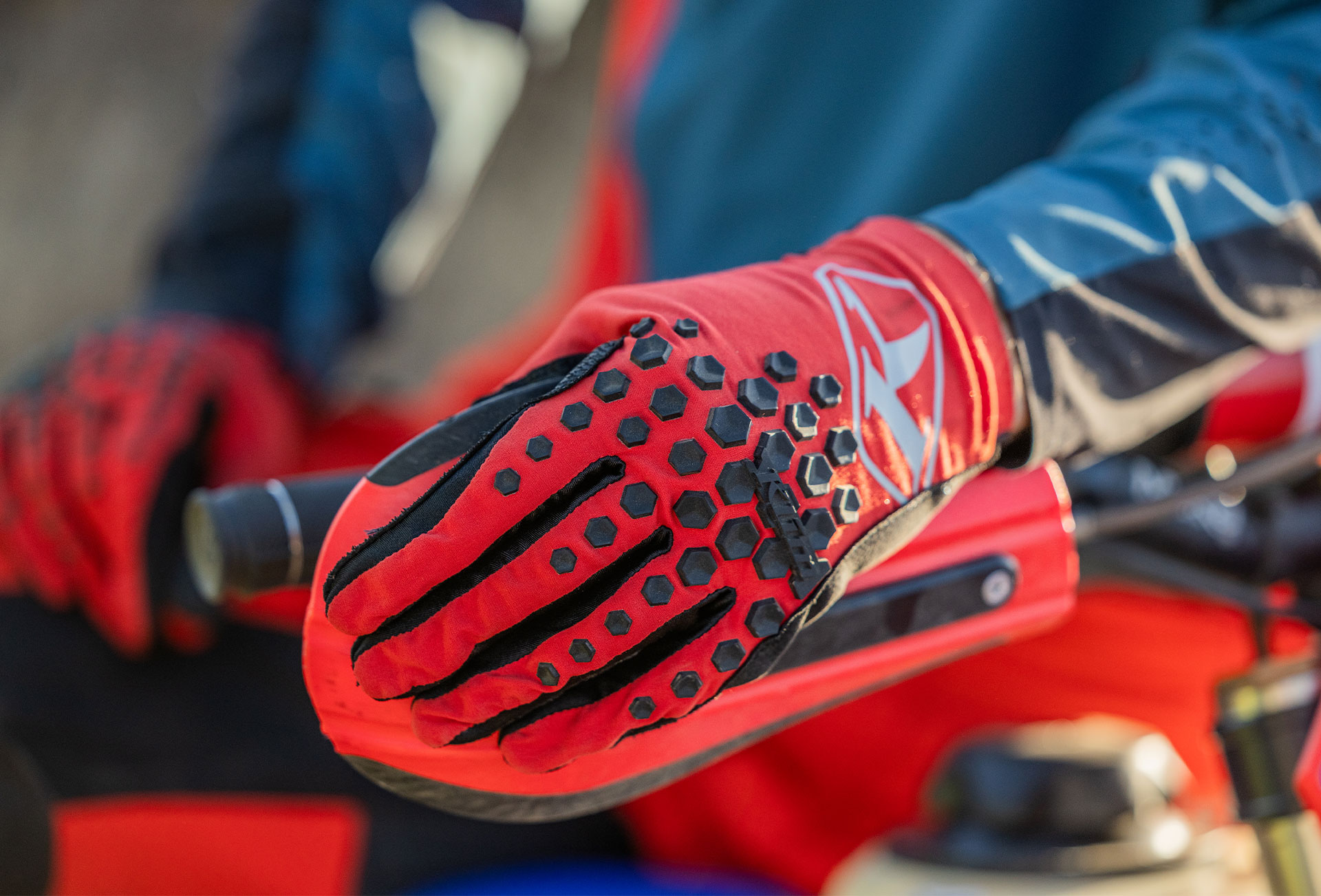 XC-Pro-Glove-Content-Block_01